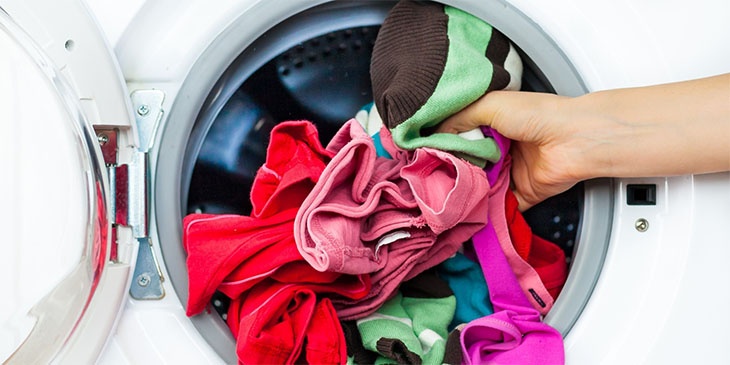 máy giặt kêu to khi vắt do quá nhiều quần áo