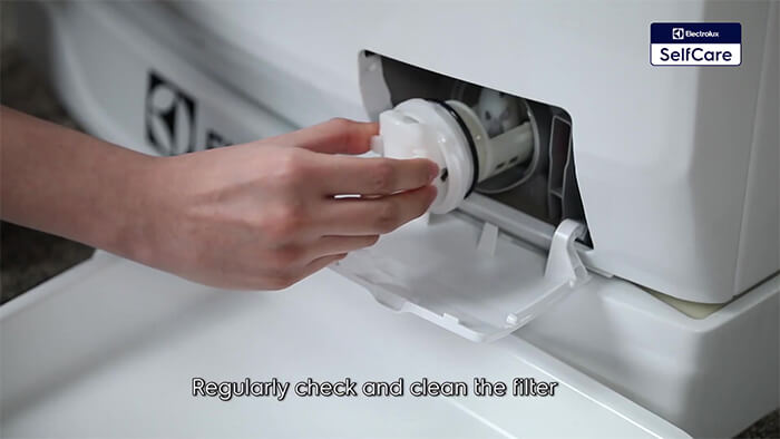 Xử lý tắc nghẽn của bộ lọc xả máy giặt Electrolux